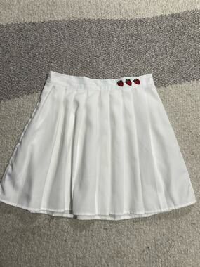 Romwe Strawberry Tennis Skirt Women's Size Medium US 6 White Pleated